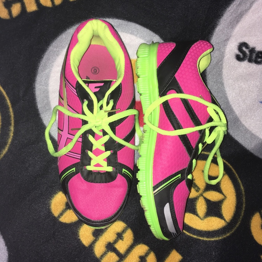 Shoes - Picture 2 of 2